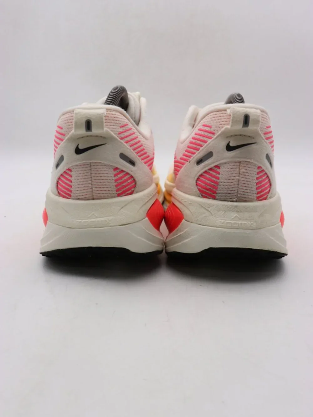 Nike Vomero 18 Women's Size 10.5 Sail Bright Crimson Running Sneakers HM6804-100